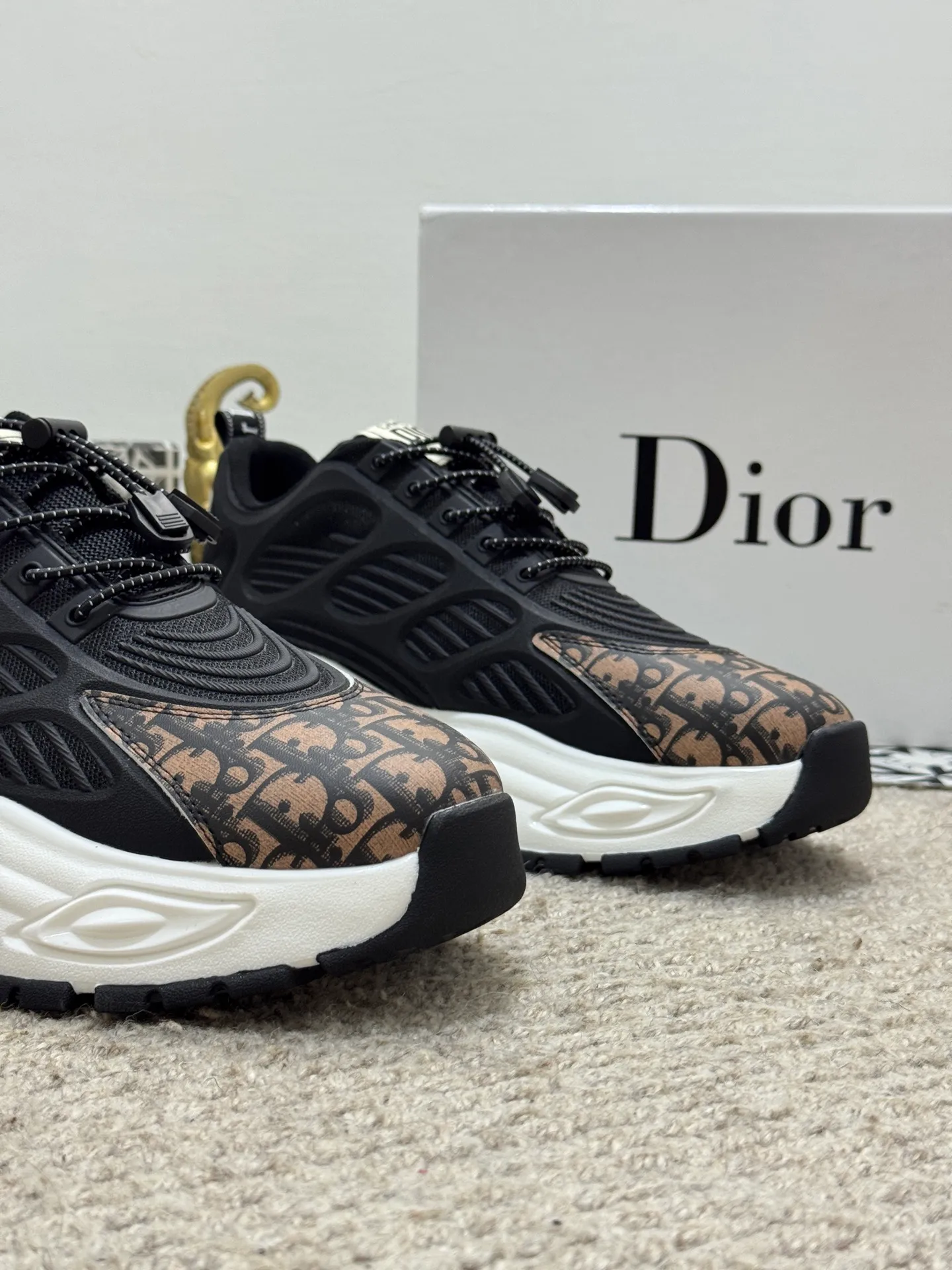 Men's shoes 💰440 [New model] 🐬🐬Original quality - Dior The latest model of sports shoes 🎁Casual and fashionable men's shoes 👟Best model 💥Simple and elegant version, exclusive for trendy men. Unique official website new and most brand elements 👑original decoration, imported cowhide stitching with classic fabrics, fashionable and generous accessories, ✅foamed TPU wear-resistant and taller outsole, light and comfortable. Size: 38-44 (45 customized